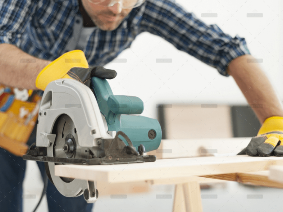 demo-attachment-764-carpenter-working-with-circular-saw